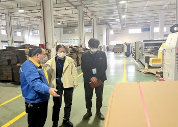 世俱杯app官方入口产品 抗“疫”先行 | 平湖景包优先生产防疫专用感染性废物收集箱，全力支援疫情防控