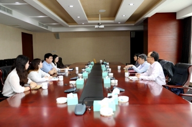 平湖市关工委主任邱其良莅临世俱杯app官方入口纸业调研下一代工作