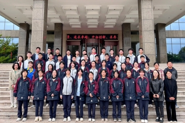平湖市当湖高级中学研学团队走进世俱杯app官方入口纸业