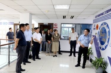 2020年7月29日，时任浙江省政协常委、社法委副主任、省总工会副主席、一级巡视员董建伟莅临世俱杯app官方入口纸业调研新时代工匠培育工作